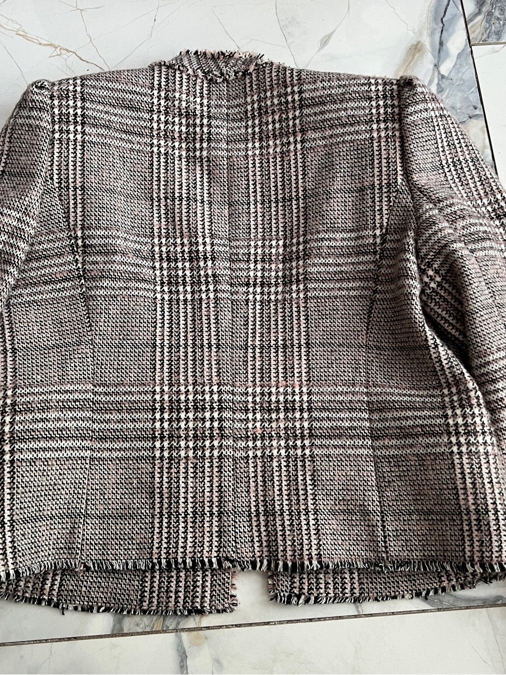 DKNY Pink and Black Plaid Tweed Blazer with Puff Sleeves size 8 - Picture 2 of 9